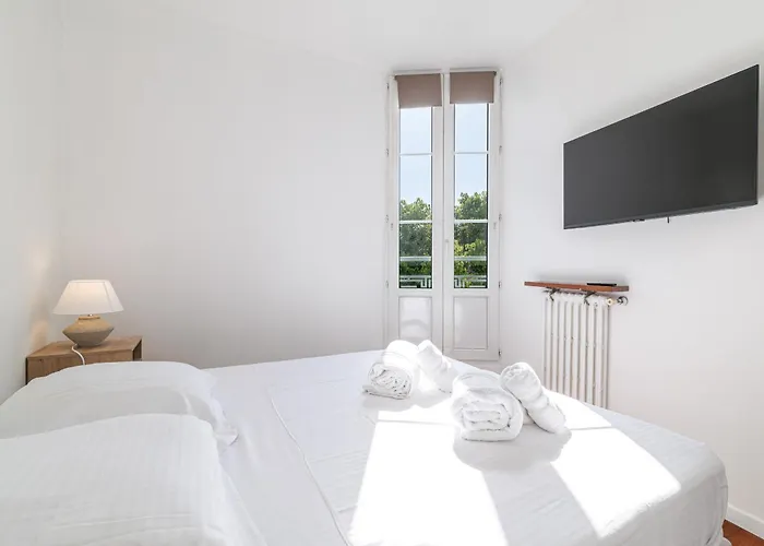 Open View Terrace - Wide 2 Bdr Quiet Area Διαμέρισμα Νίκαια